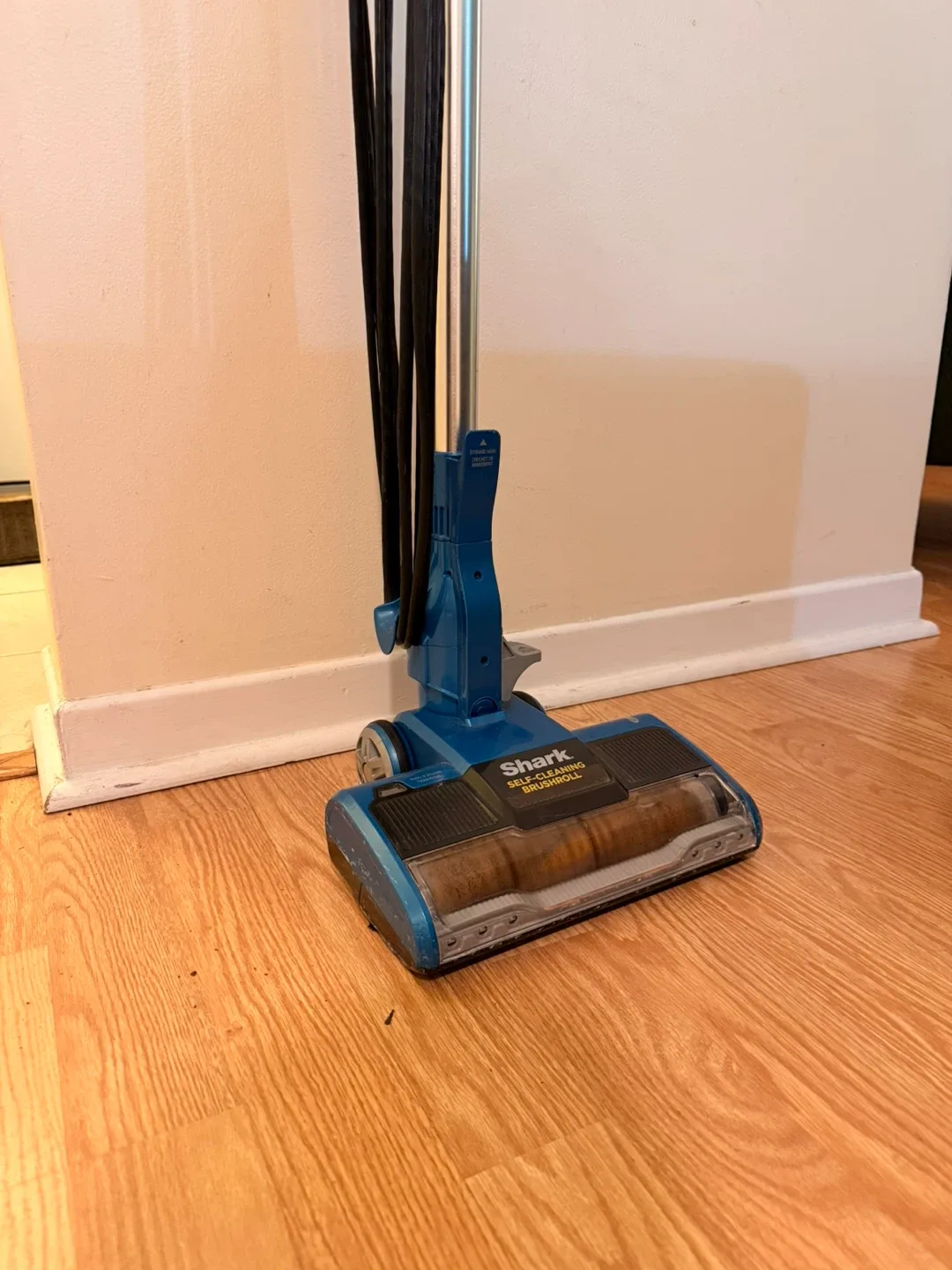 Shark Rocket DuoClean HV322 Corded Ultra-Light Vacuum image indicator(3)