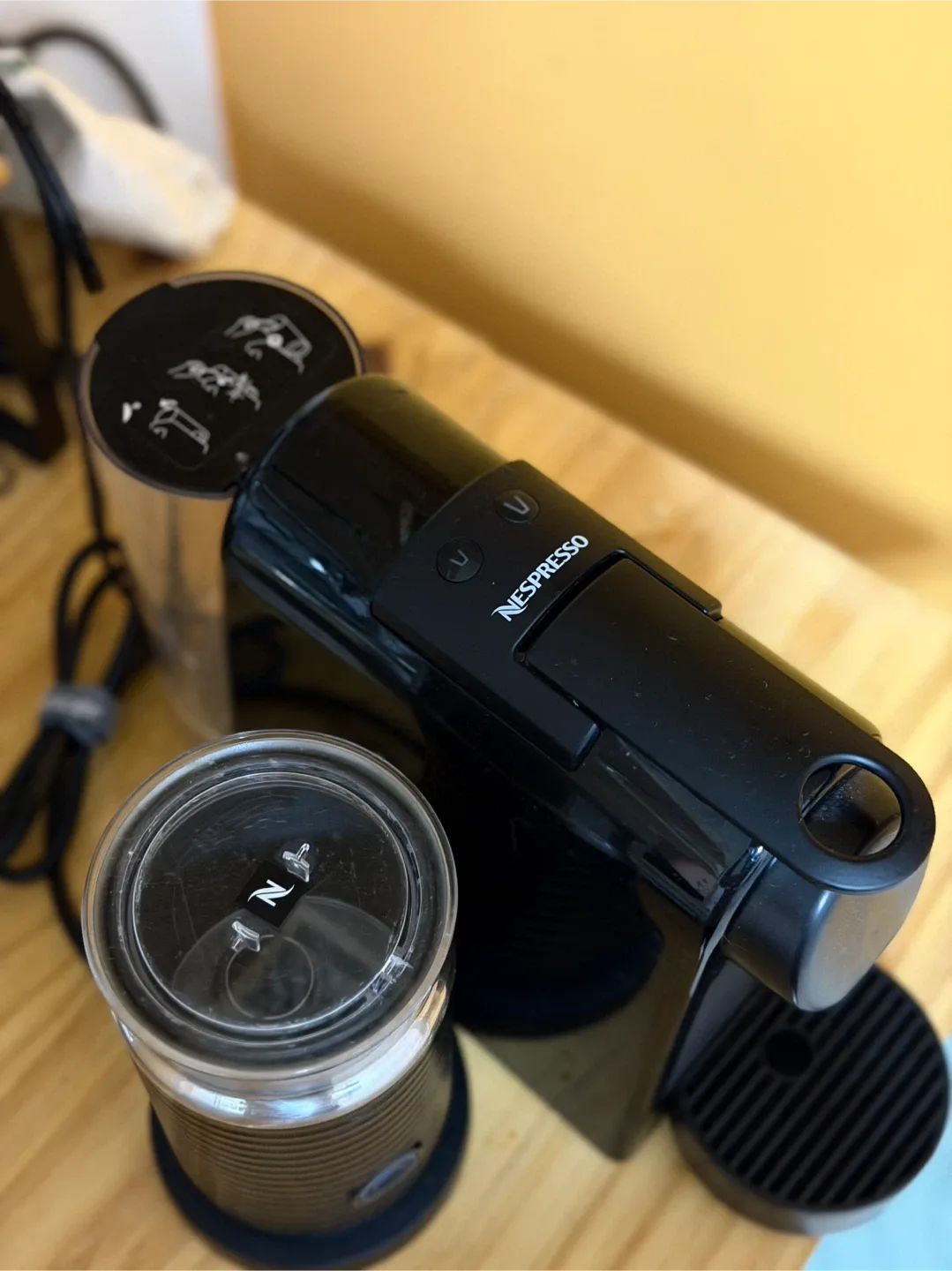 Nespresso Coffee Machine & Aeroccino Milk Frother image indicator(3)