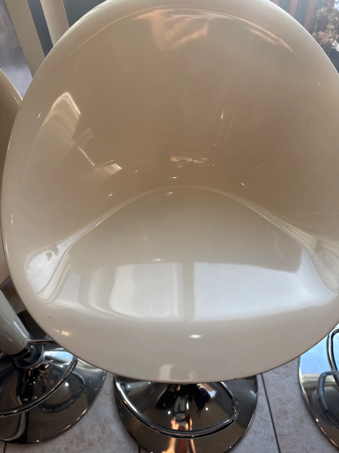 Set of 3 White Swivel Bar Stools - photo 4