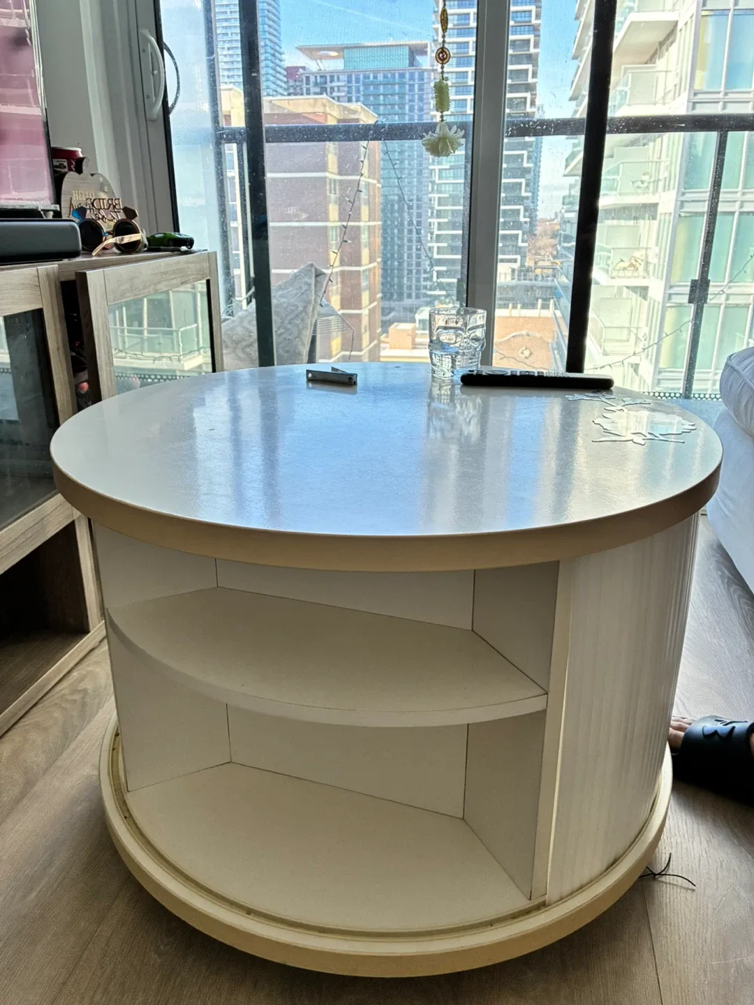 Round White Coffee Table image indicator(2)