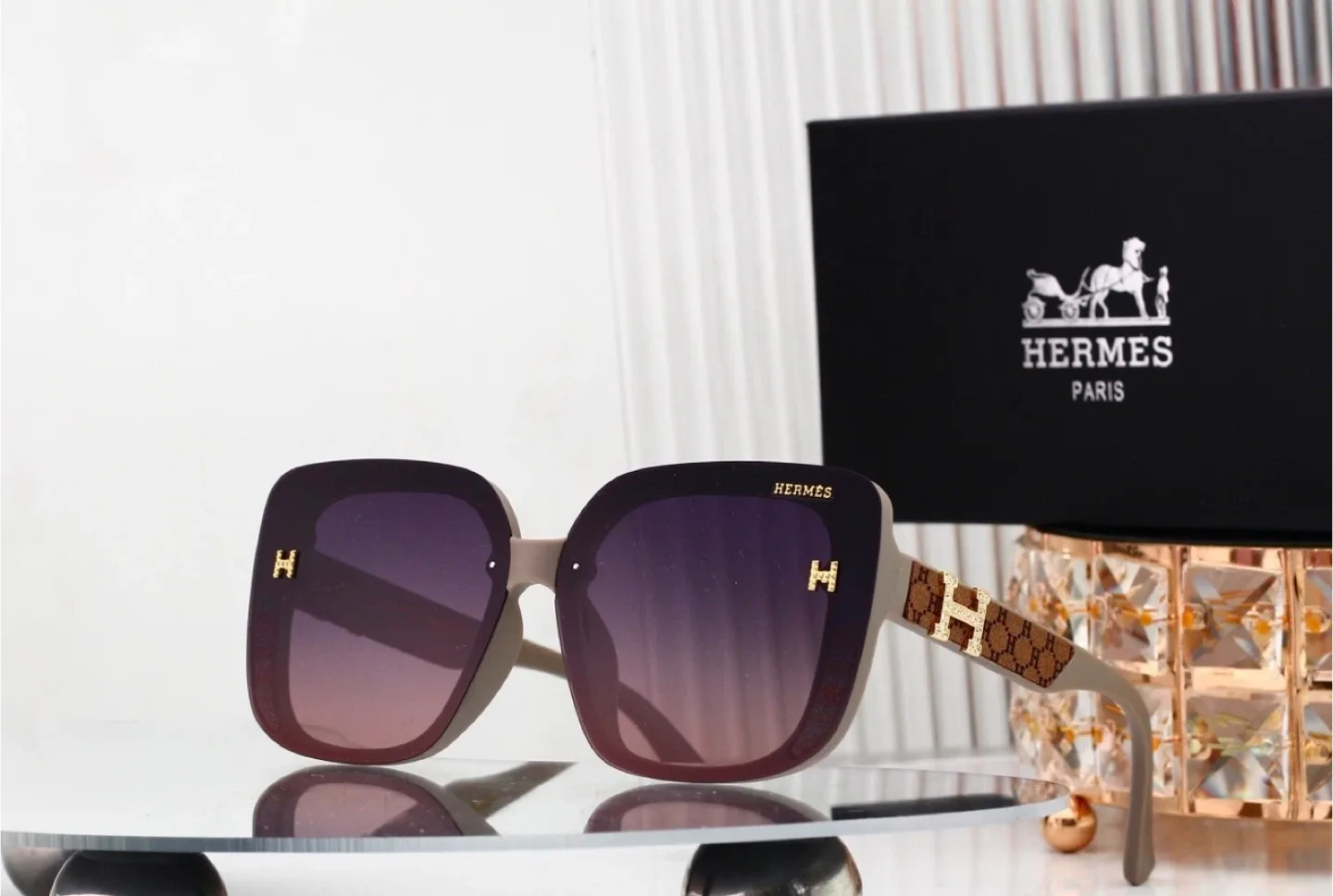 Designer Sunglasses: Cartier, Gucci, Hermes, Louis Vuitton image indicator(4)