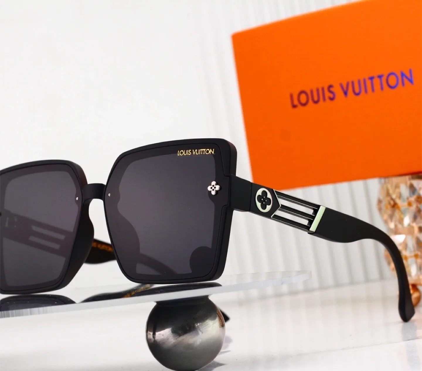 Designer Sunglasses: Cartier, Gucci, Hermes, Louis Vuitton image indicator(3)