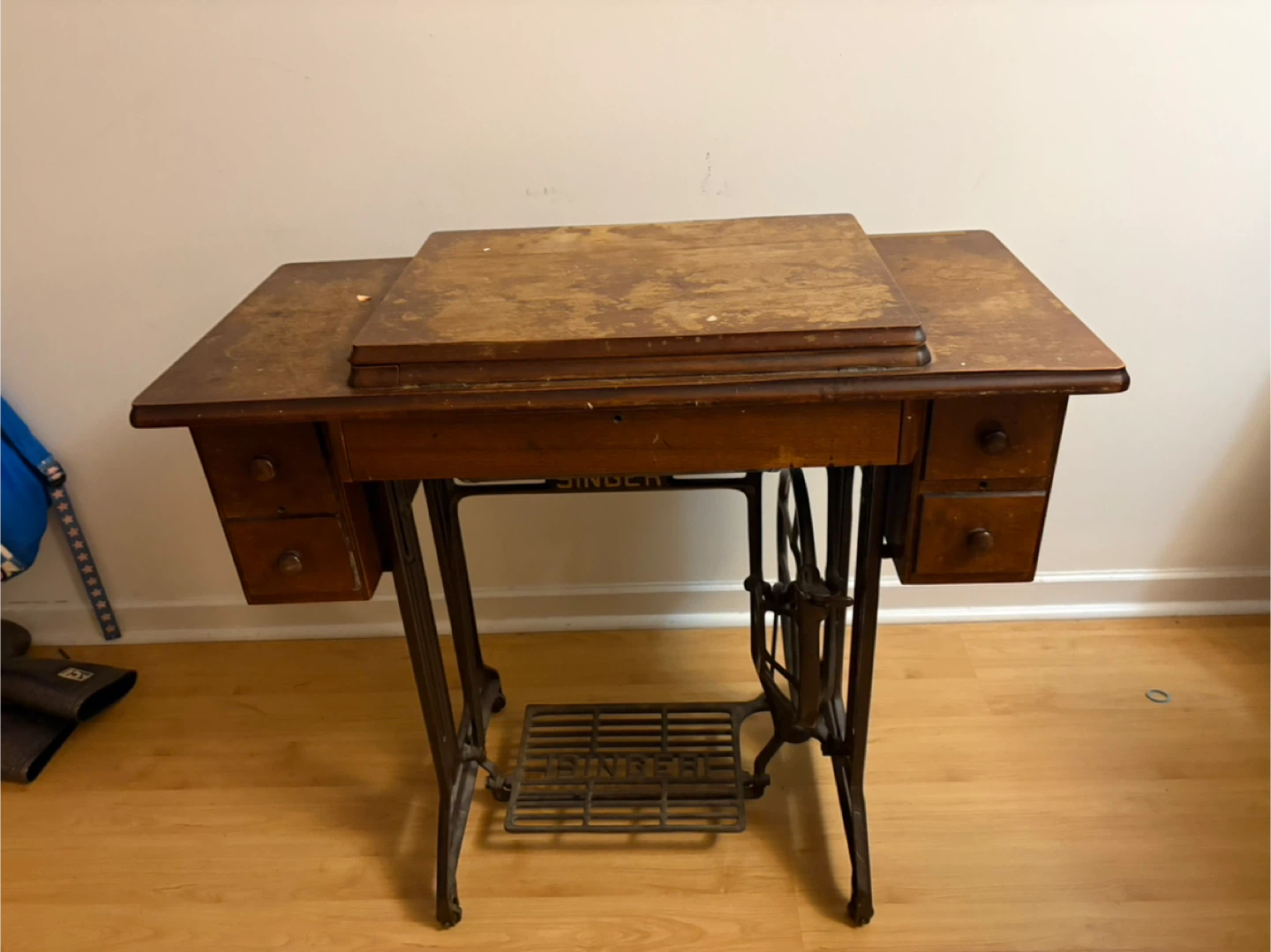 Vintage Singer Sewing Machine with Table