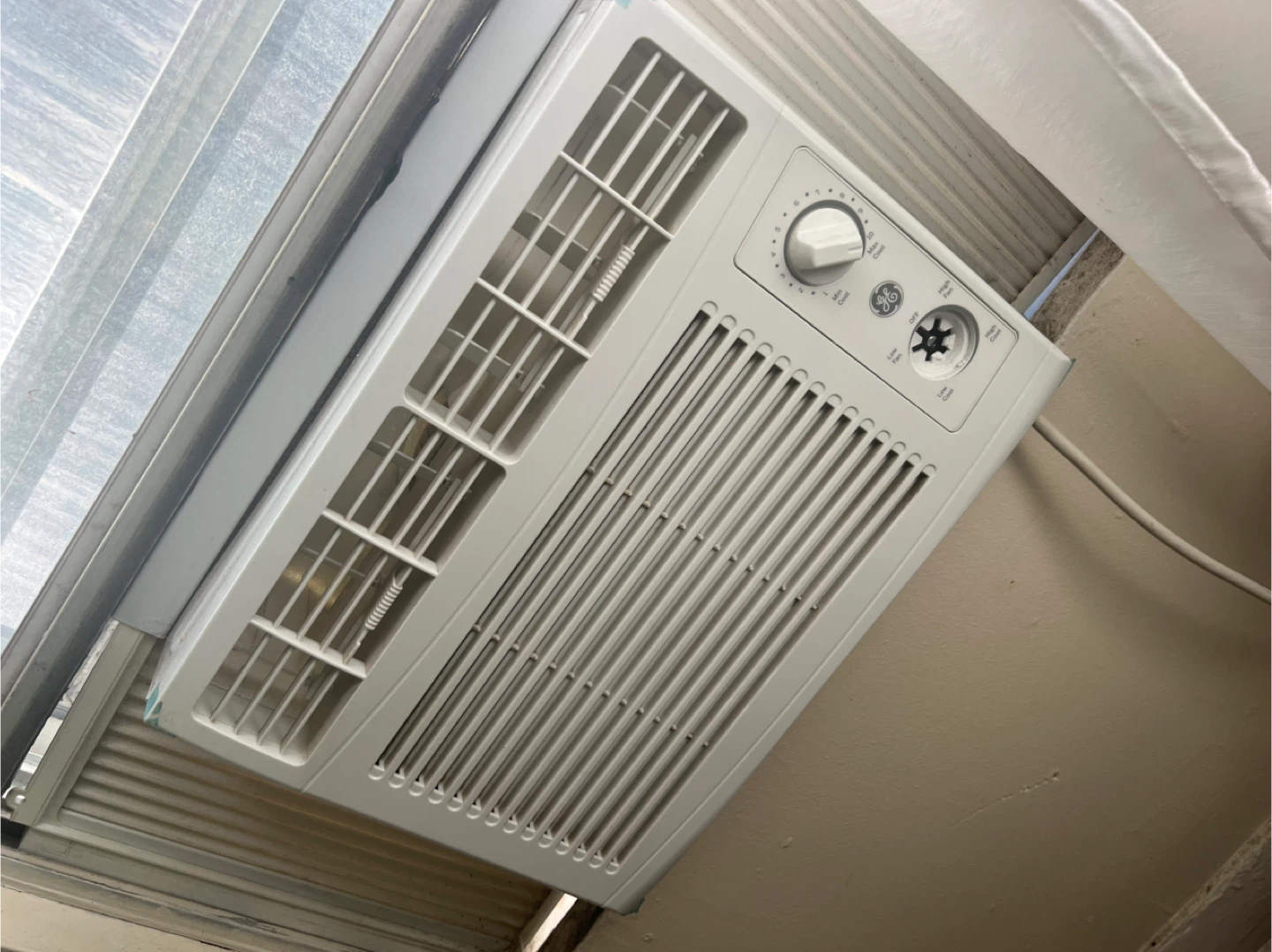 Free Window Air Conditioner - photo 2