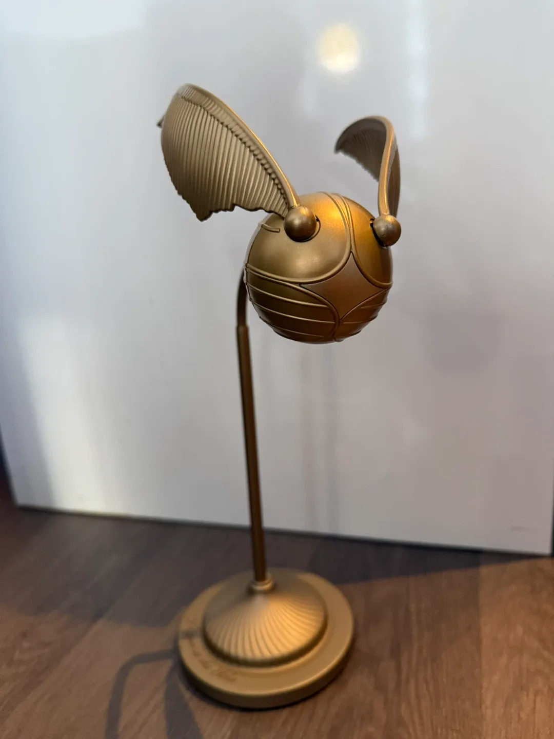 Harry Potter Golden Snitch Desk Lamp - New in Box! image indicator(3)