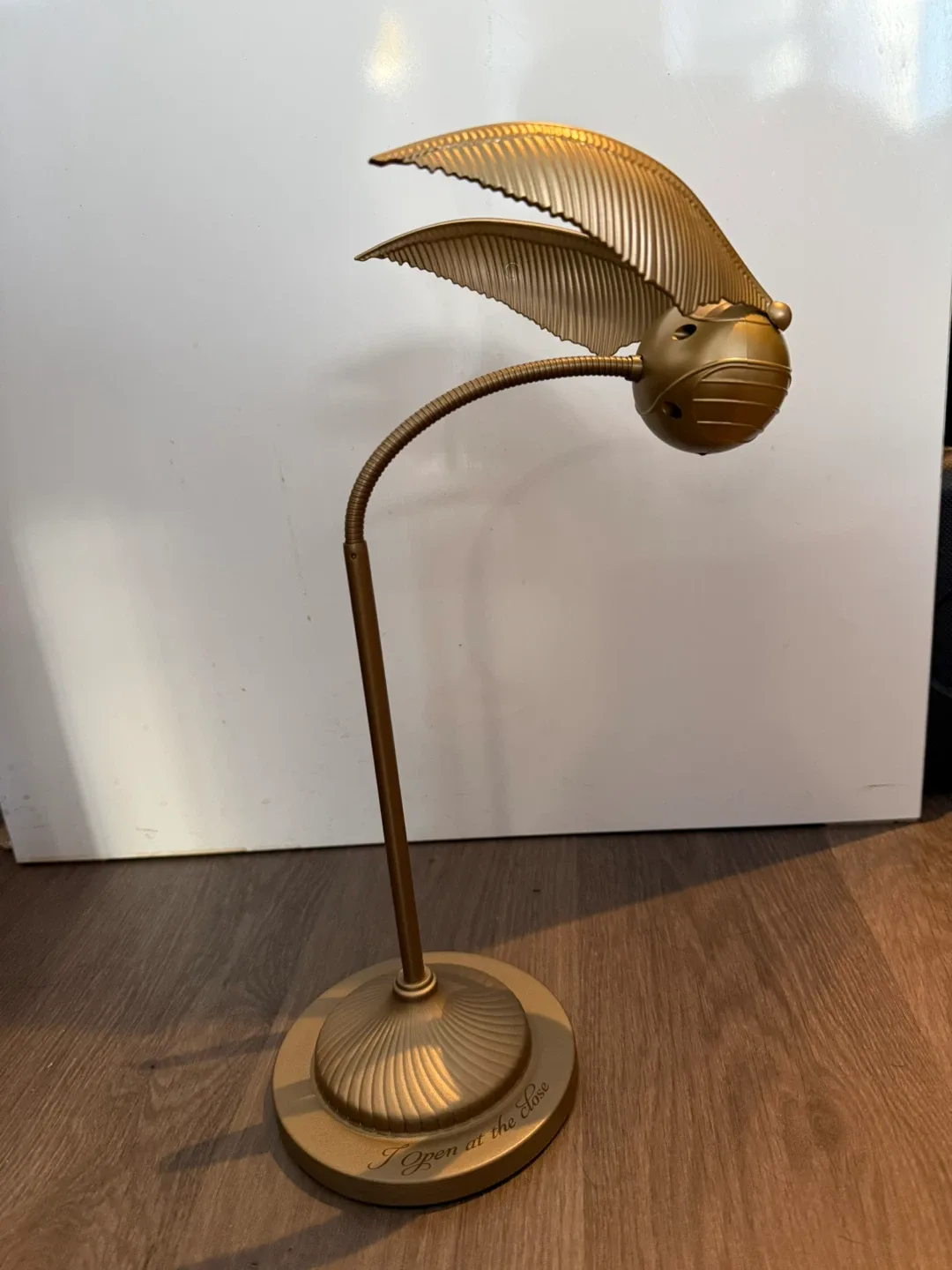 Harry Potter Golden Snitch Desk Lamp - New in Box! image indicator(4)