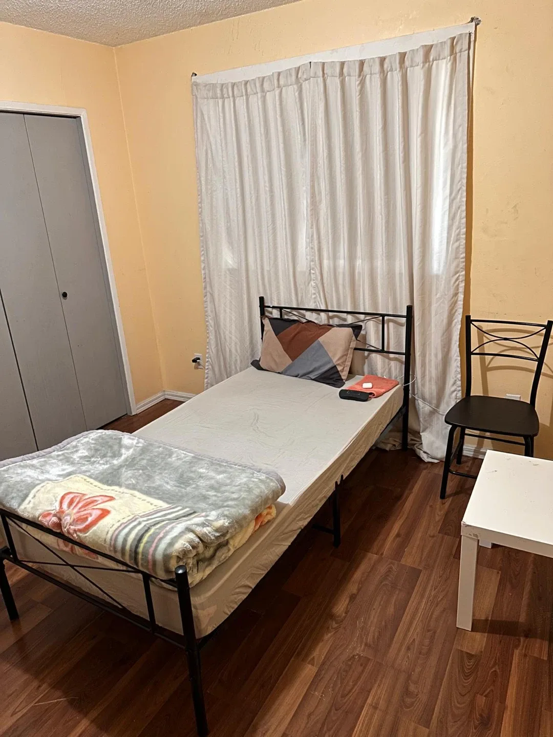 Twin Bed Frame with mattress image indicator(3)