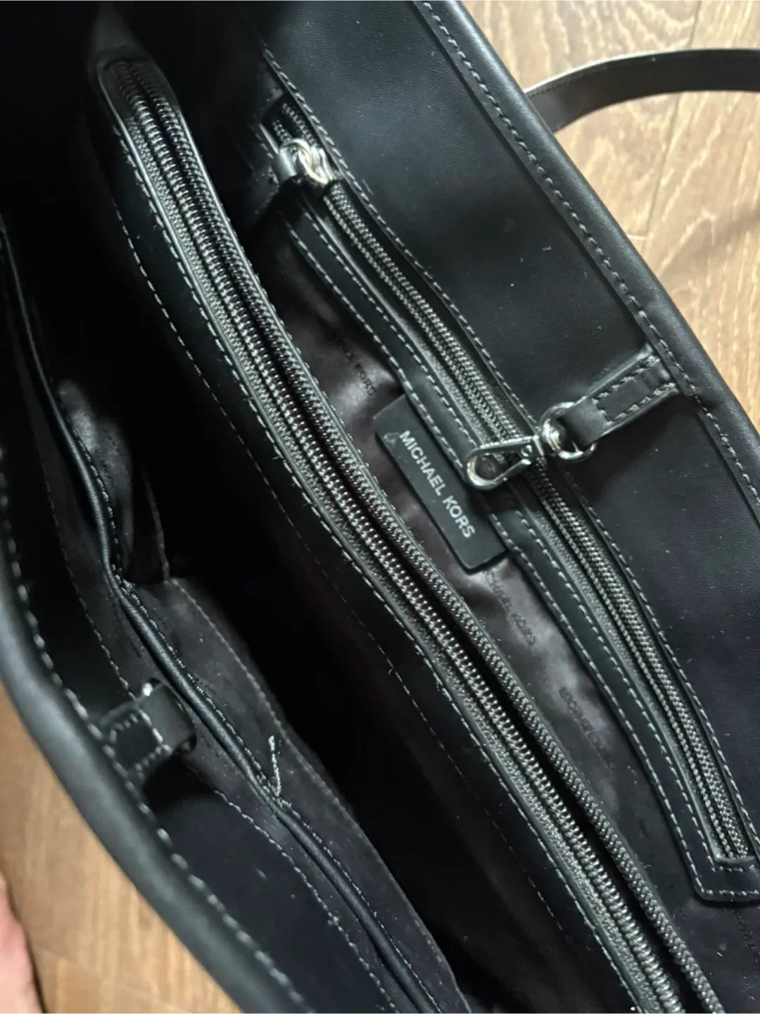 Michael Kors Black Tote Bag image indicator(2)