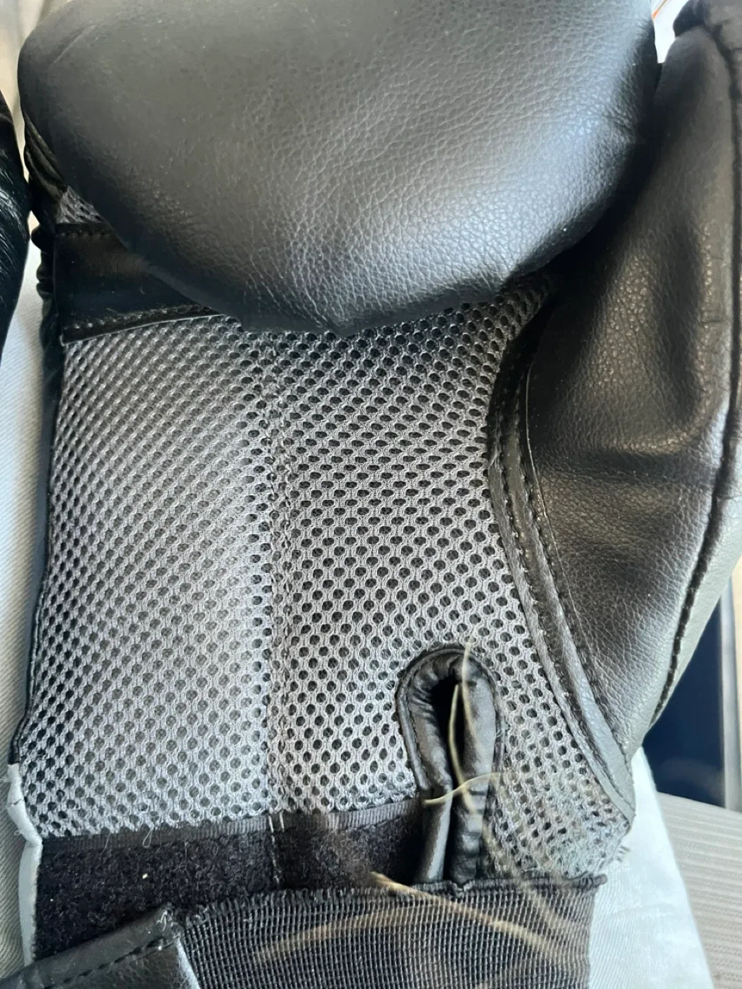 UFC Boxing Gloves - Black image indicator(2)