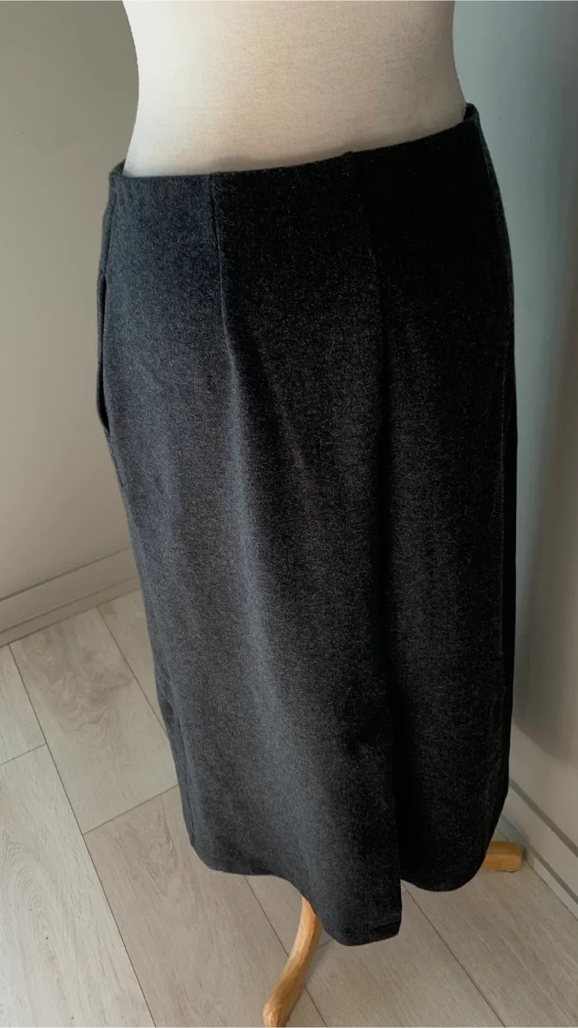 Uniqlo Pencil Skirt Size Medium image indicator(4)