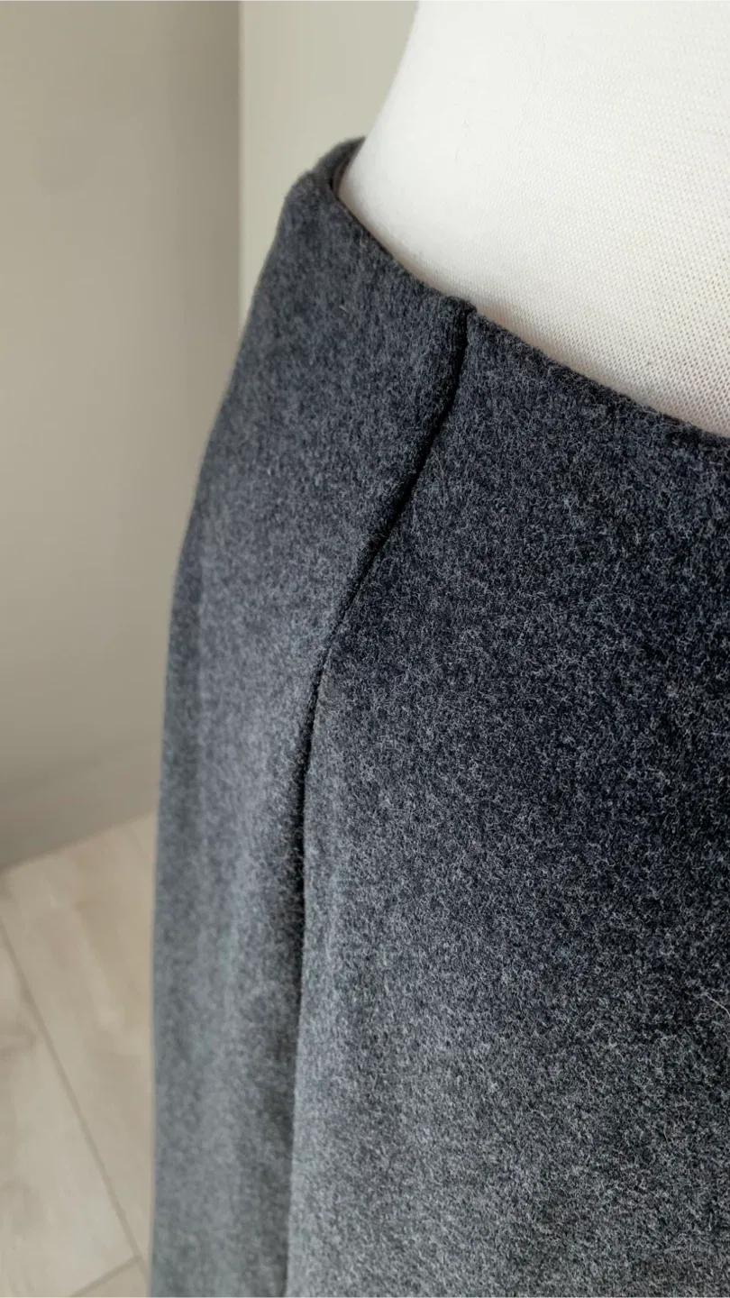 Uniqlo Pencil Skirt Size Medium image indicator(5)