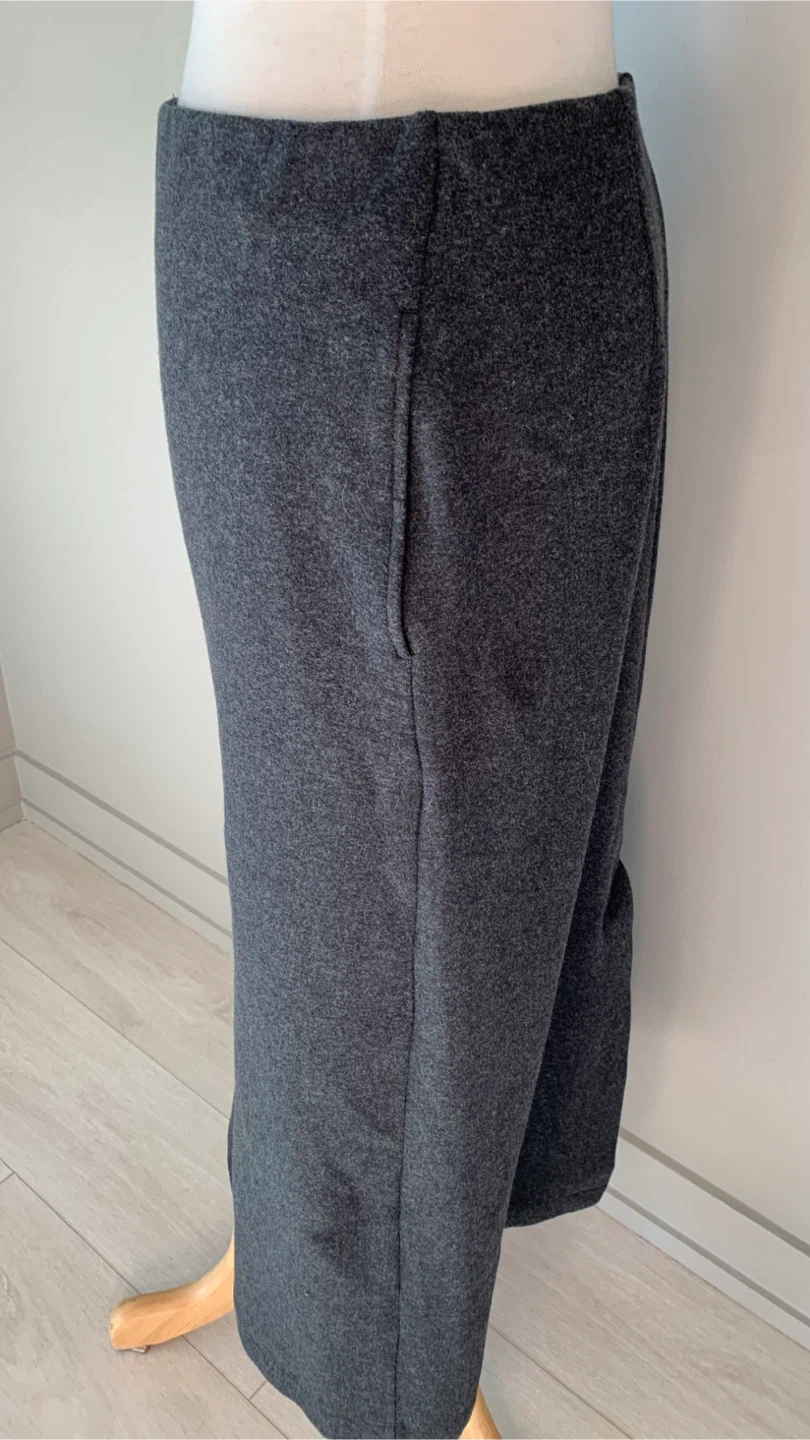 Uniqlo Pencil Skirt Size Medium - photo 3