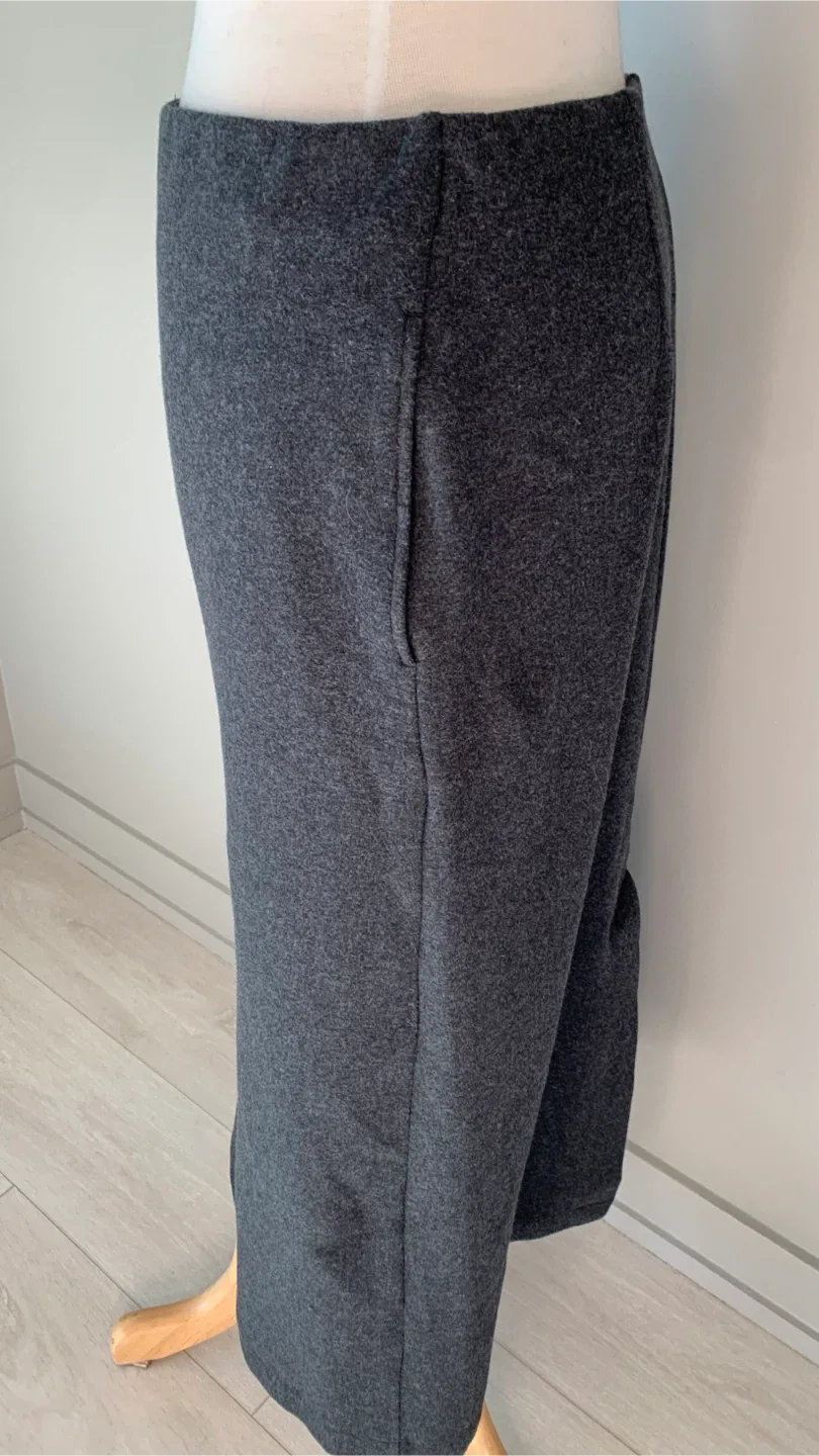 Uniqlo Pencil Skirt Size Medium image indicator(3)