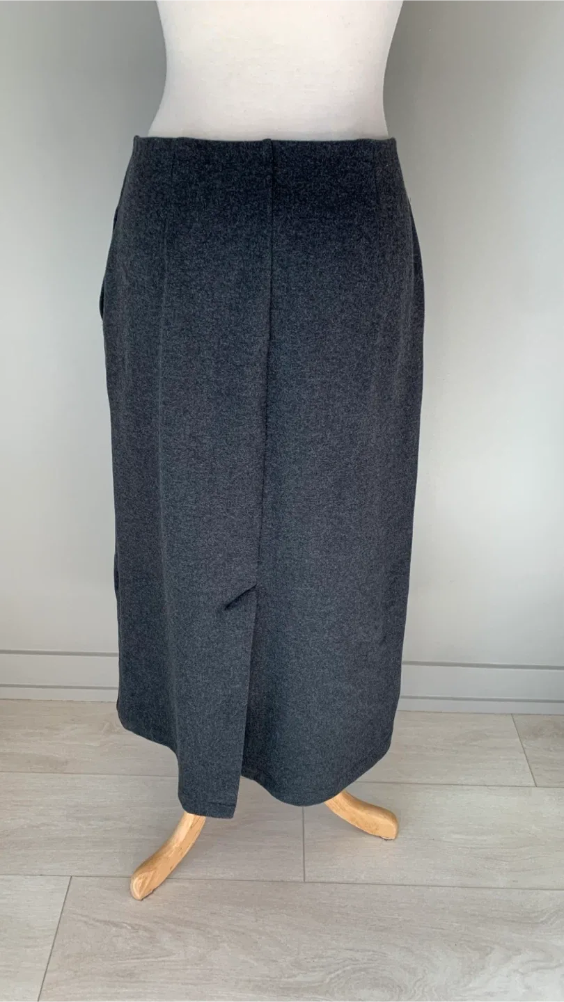 Uniqlo Pencil Skirt Size Medium image indicator(2)