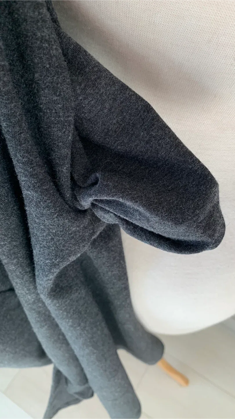 Uniqlo Pencil Skirt Size Medium image indicator(7)