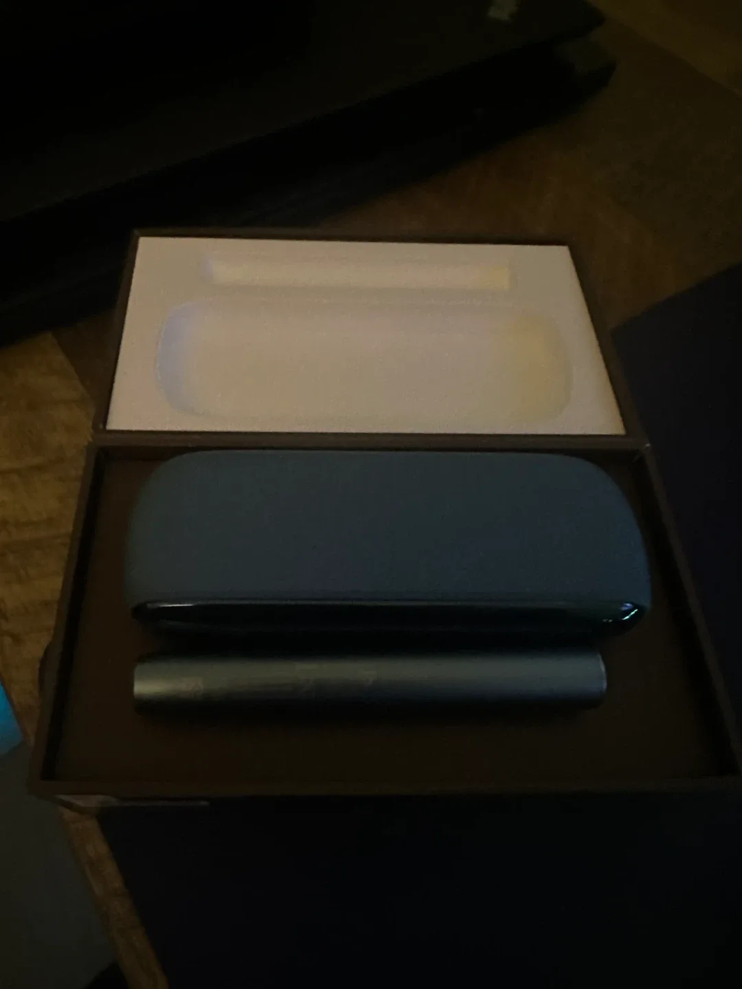 IQOS Iluma Azure Blue Holder & Pocket Charger image indicator(2)