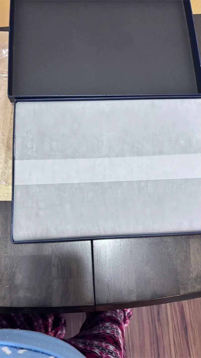 #Cleanout Persmileful Gray Scarf with Box image indicator(2)