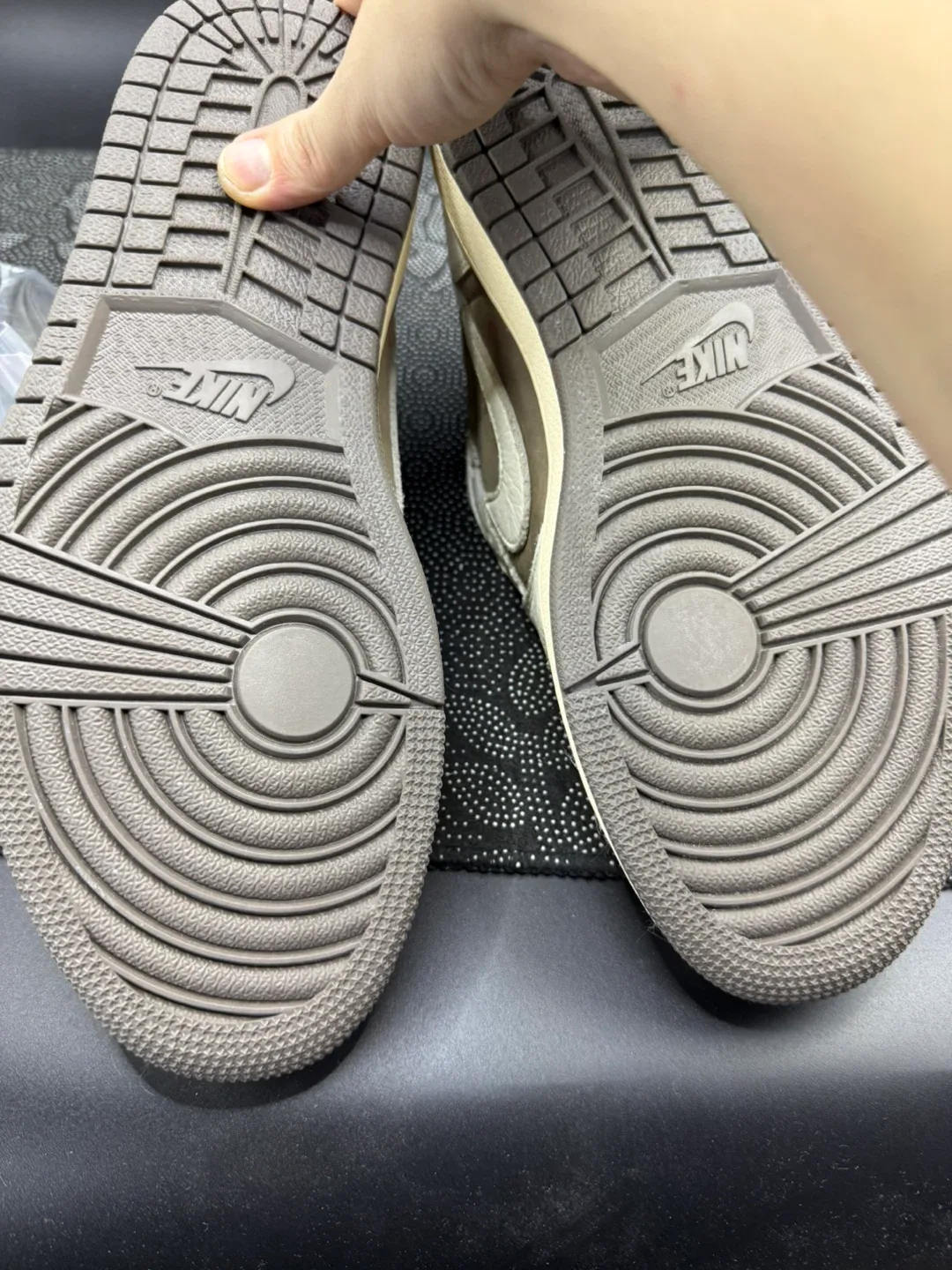 Nike Air Jordan 1 Low Travis Scott reverse mocha☕️size 10.5 image indicator(6)