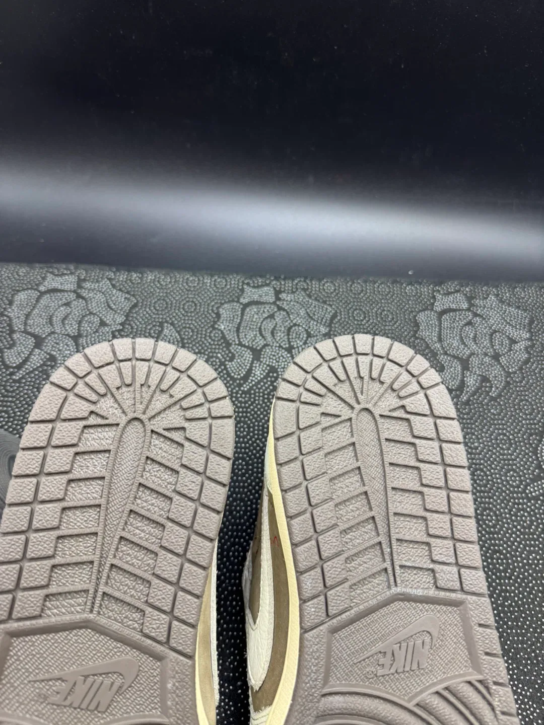 Nike Air Jordan 1 Low Travis Scott reverse mocha☕️size 10.5 image indicator(5)