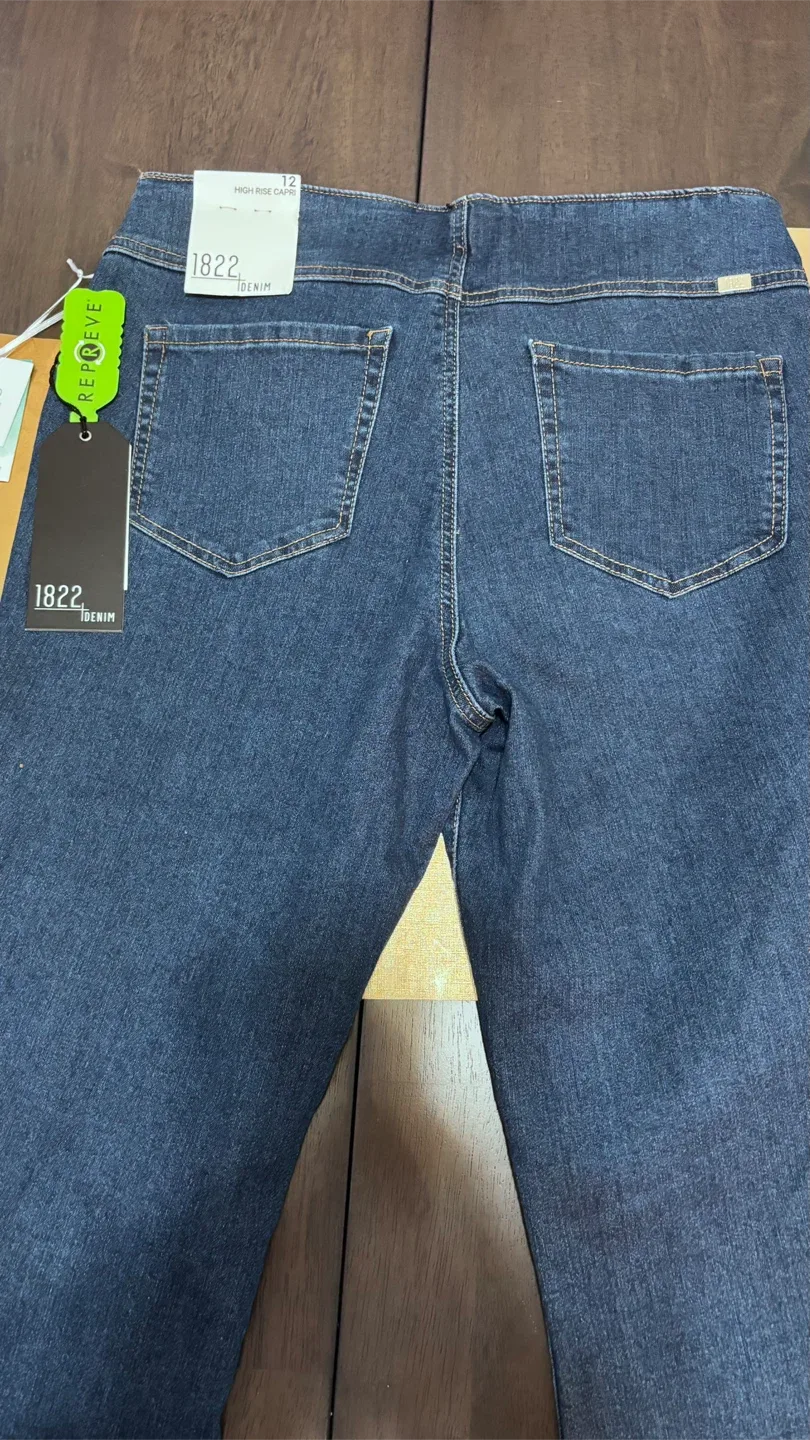 #Closeout 1822 Denim High Rise Capri Jeans - Size 12 image indicator(2)