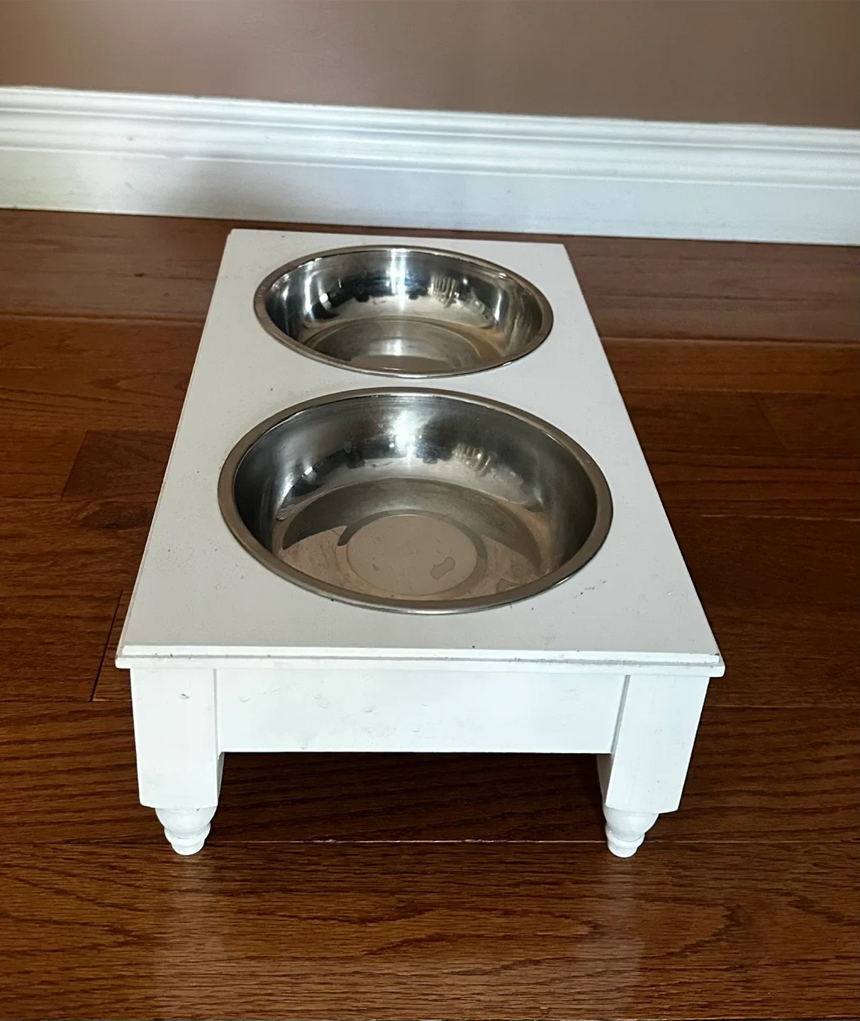 “French Chic” Elevated Pet Feeding Bowls image indicator(6)