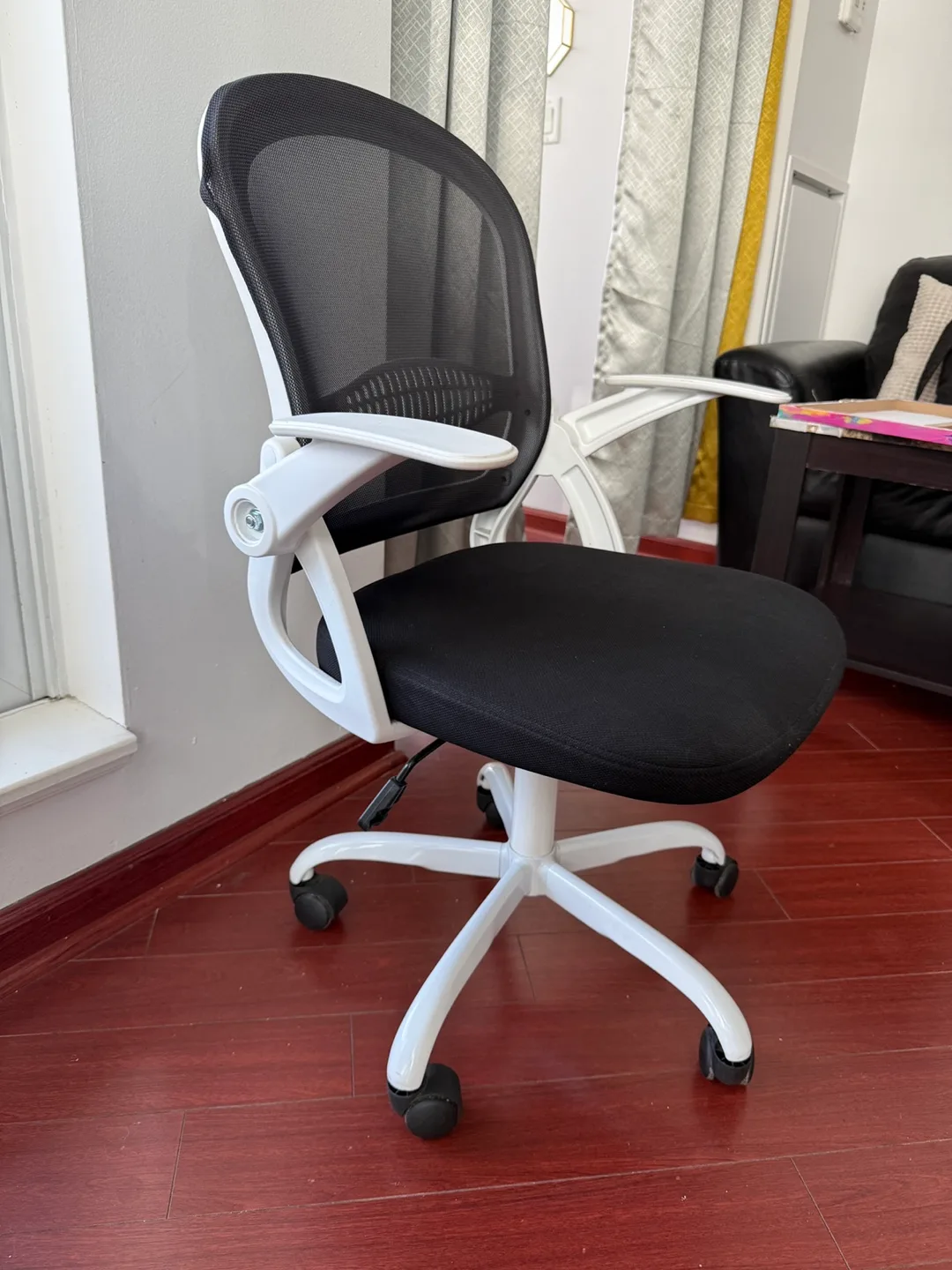 Ergonomic Mesh Office Chair - Black & White