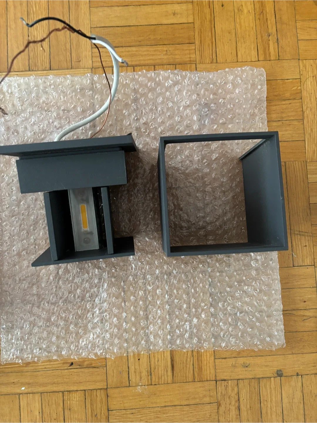 Contemporary Lighting E41308-BZ Wall Mount Light image indicator(4)