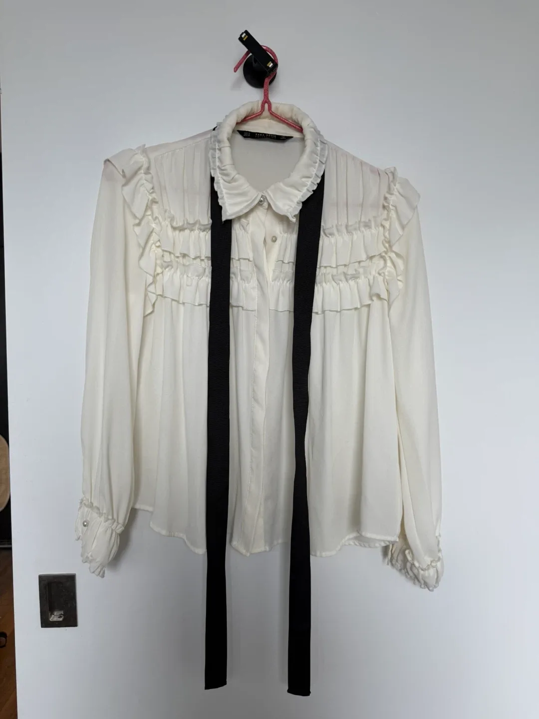 Zara Basic - White Ruffle Blouse 🦢 #cleanout