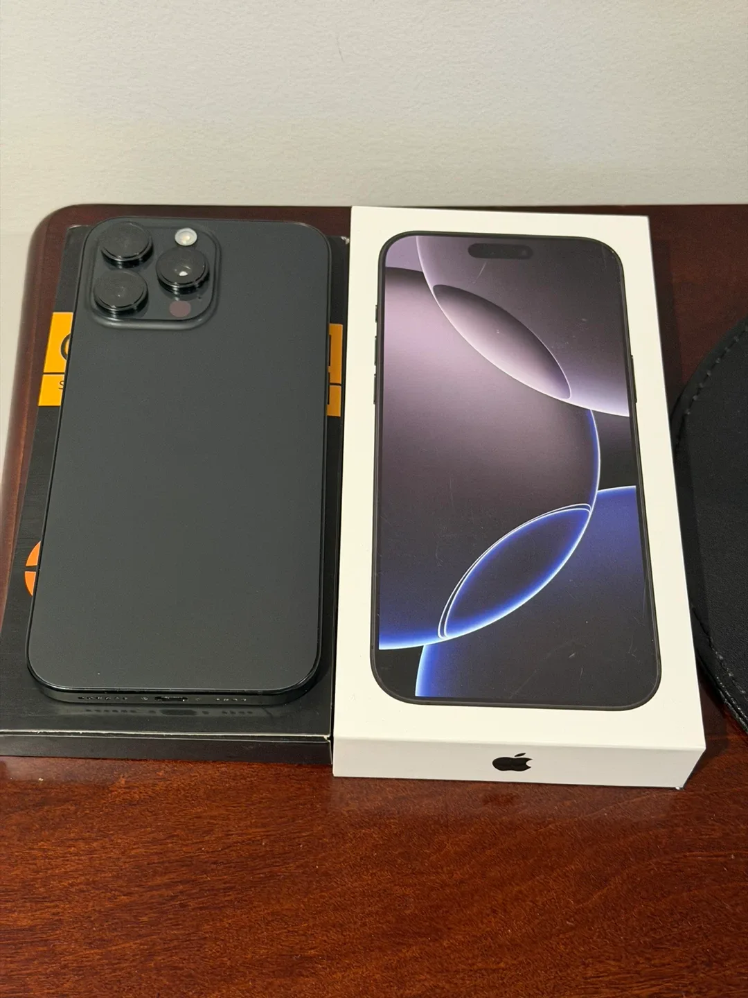 Apple iPhone 16 Pro Max – 256 GB + AppleCare image indicator(2)