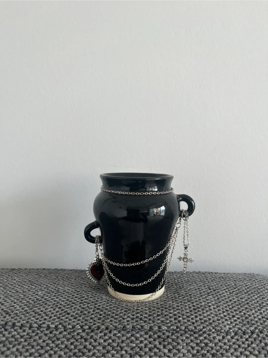 Black Lacquered Pottery Vase image indicator(2)