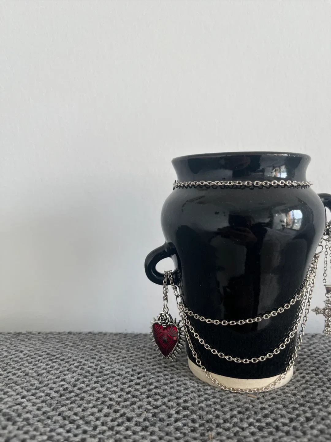 Black Lacquered Pottery Vase image indicator(4)