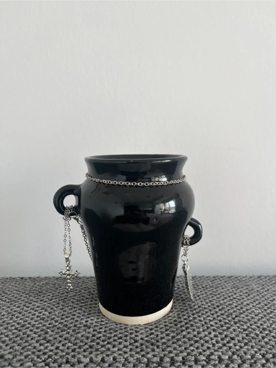 Black Lacquered Pottery Vase image indicator(9)