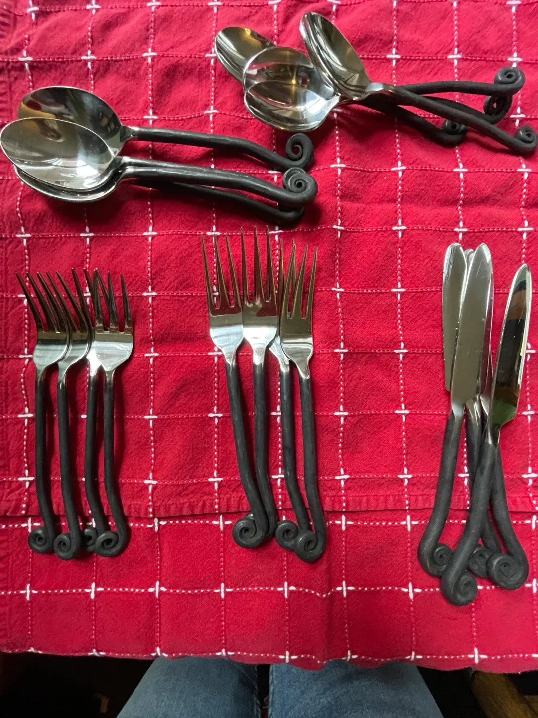 Gourmet Settings Flatware 4 Place Settings w/ Swirled Handles image indicator(5)