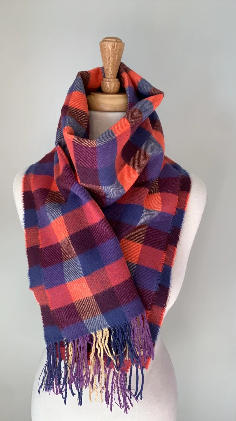 100% Cashmere made in Scotland Vintage Scarf image indicator(4)