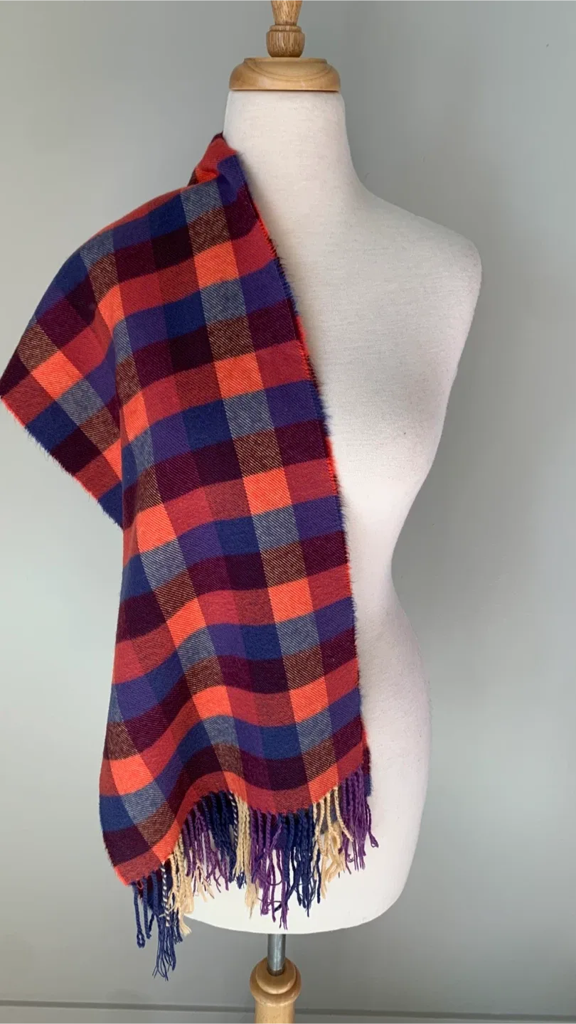 100% Cashmere made in Scotland Vintage Scarf image indicator(2)