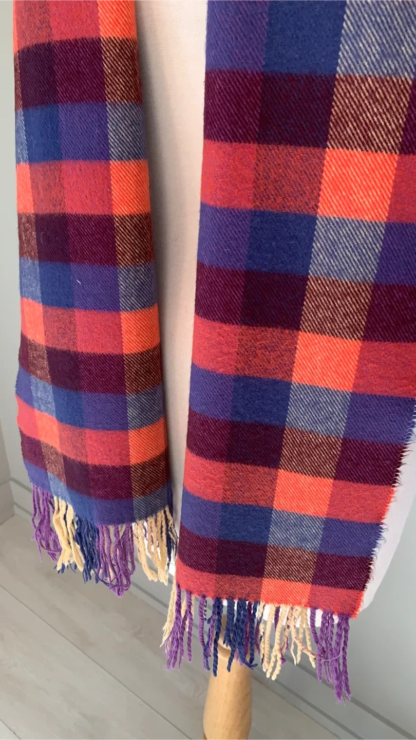 100% Cashmere made in Scotland Vintage Scarf image indicator(5)