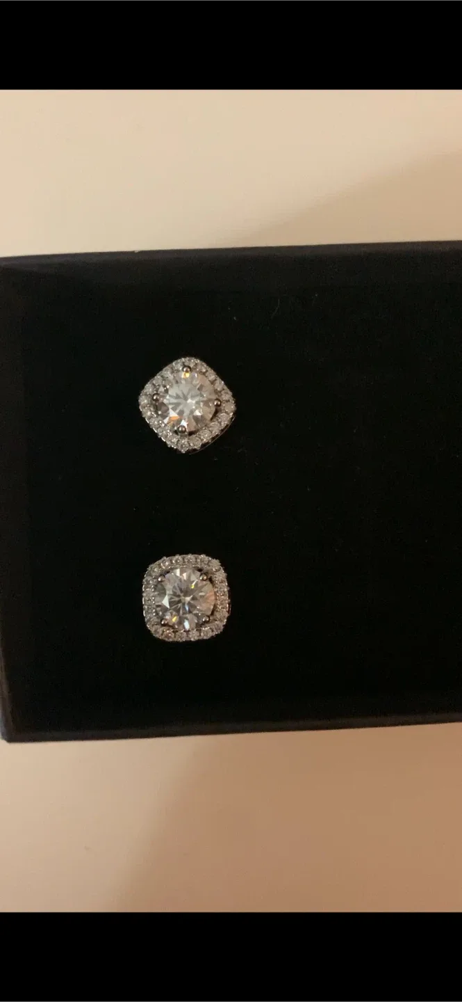 Moisannite Square Holo Earrings image indicator(2)