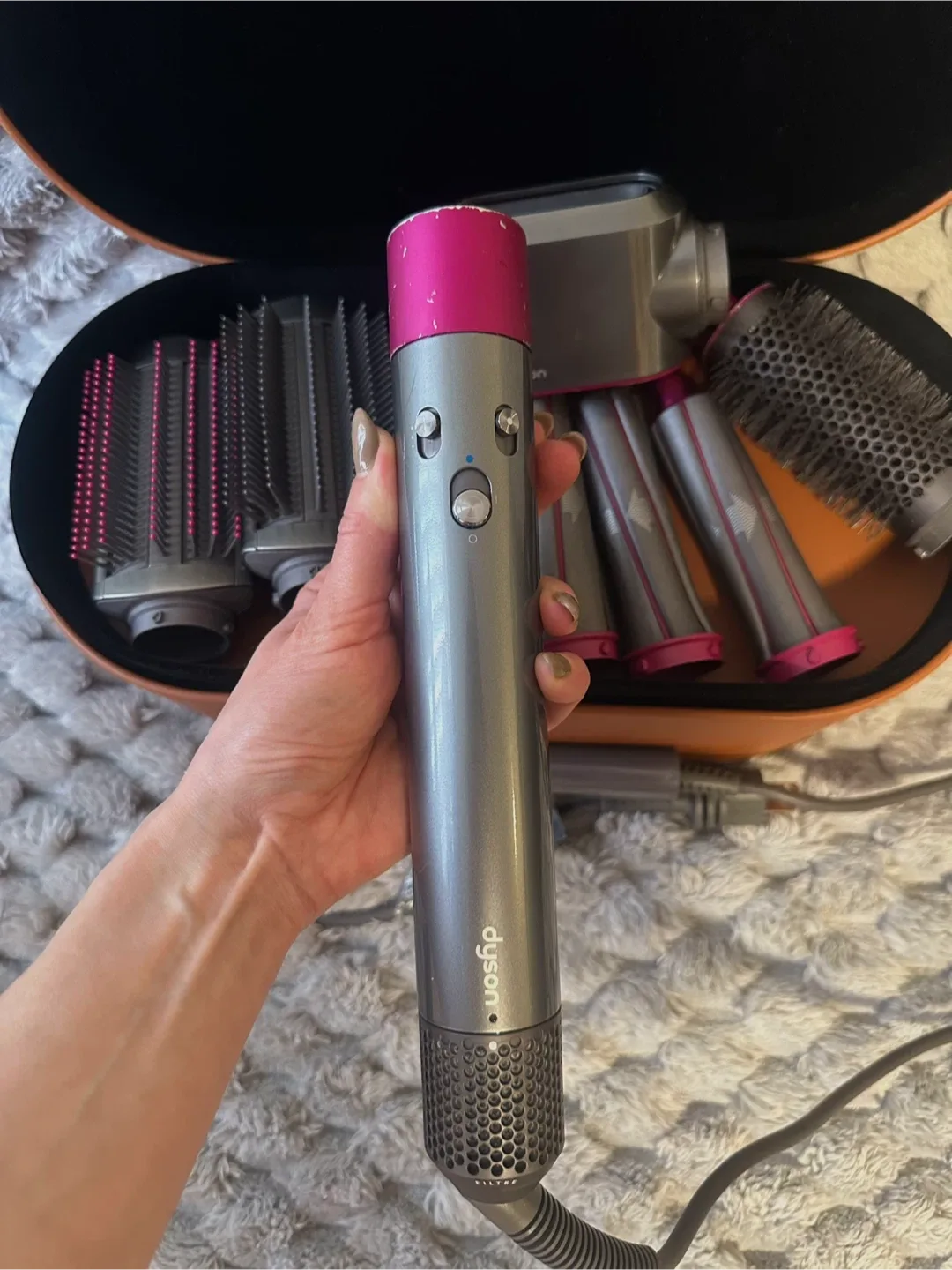 Dyson Airwrap Complete Styler, all attachments, case image indicator(2)