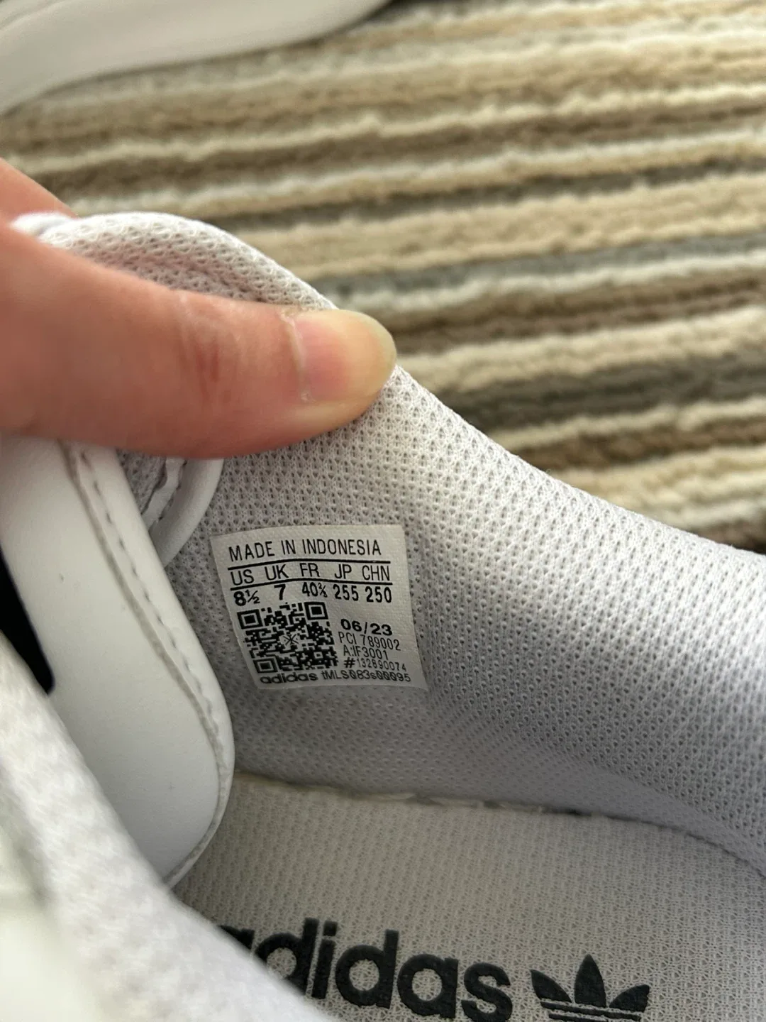 Adidas Superstar White Sneakers - Size 8.5 image indicator(4)