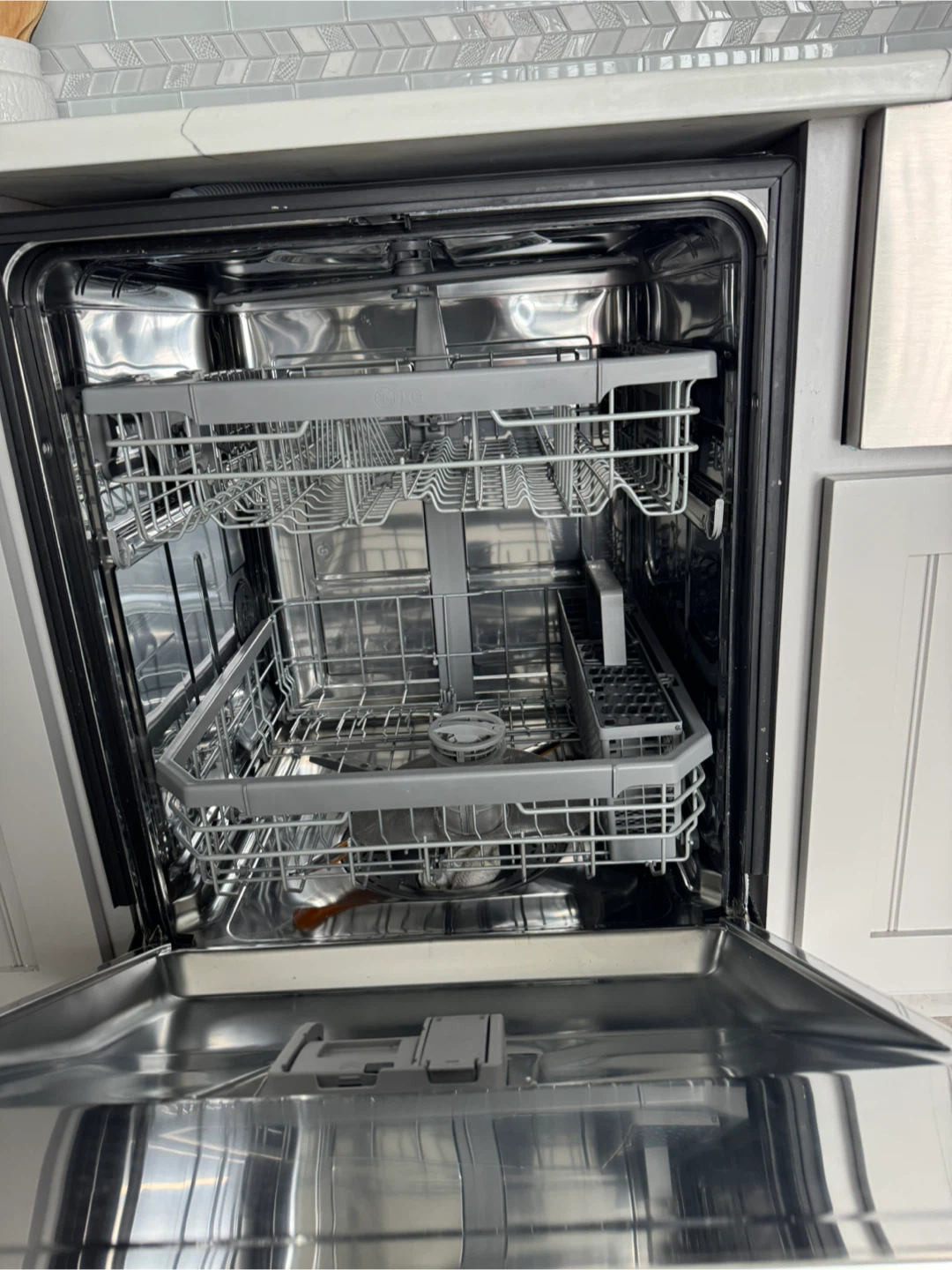 LG Stainless Steel Dishwasher - photo 4