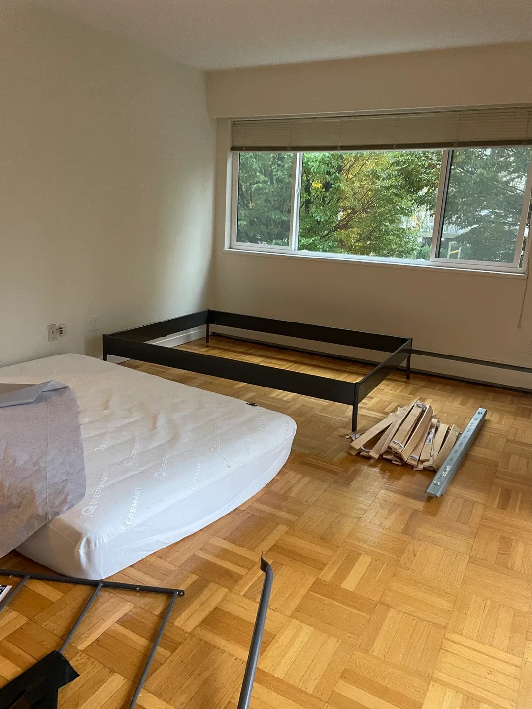 Double bed sleep country mattress + frame