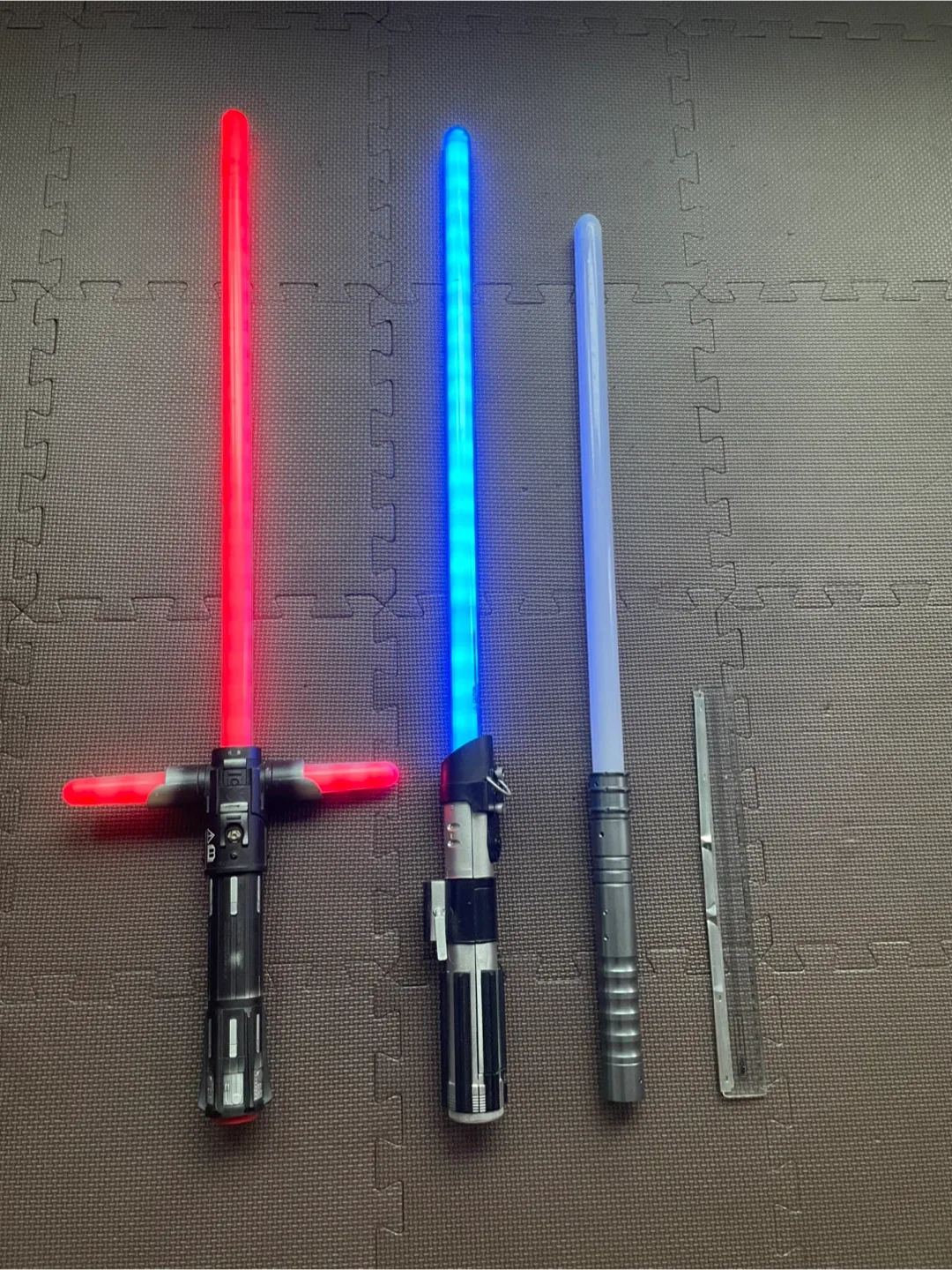 Star Wars Lightsabers - Set of 3 image indicator(2)