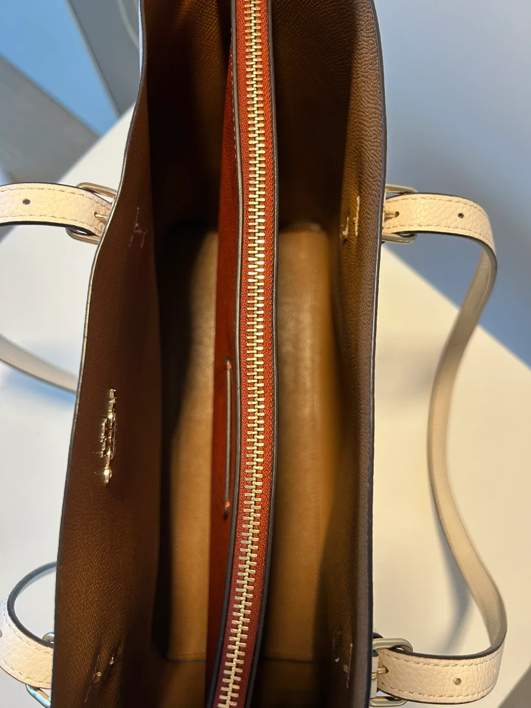 Coach White Leather Tote Bag image indicator(4)