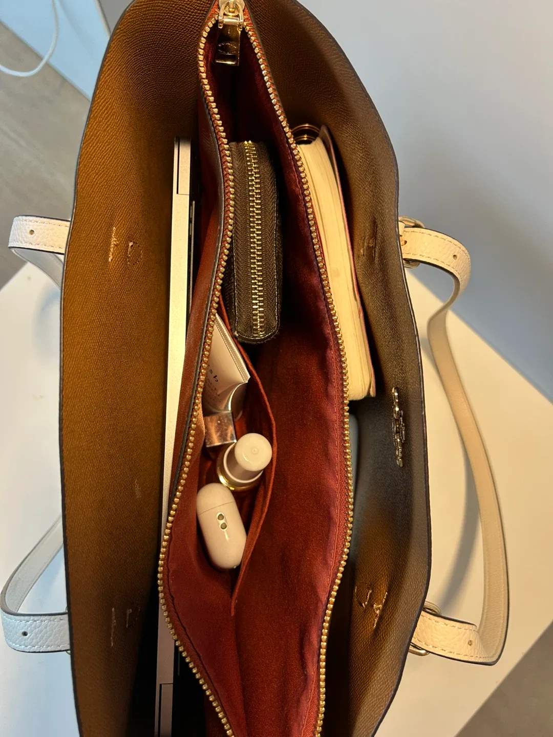 Coach White Leather Tote Bag image indicator(6)