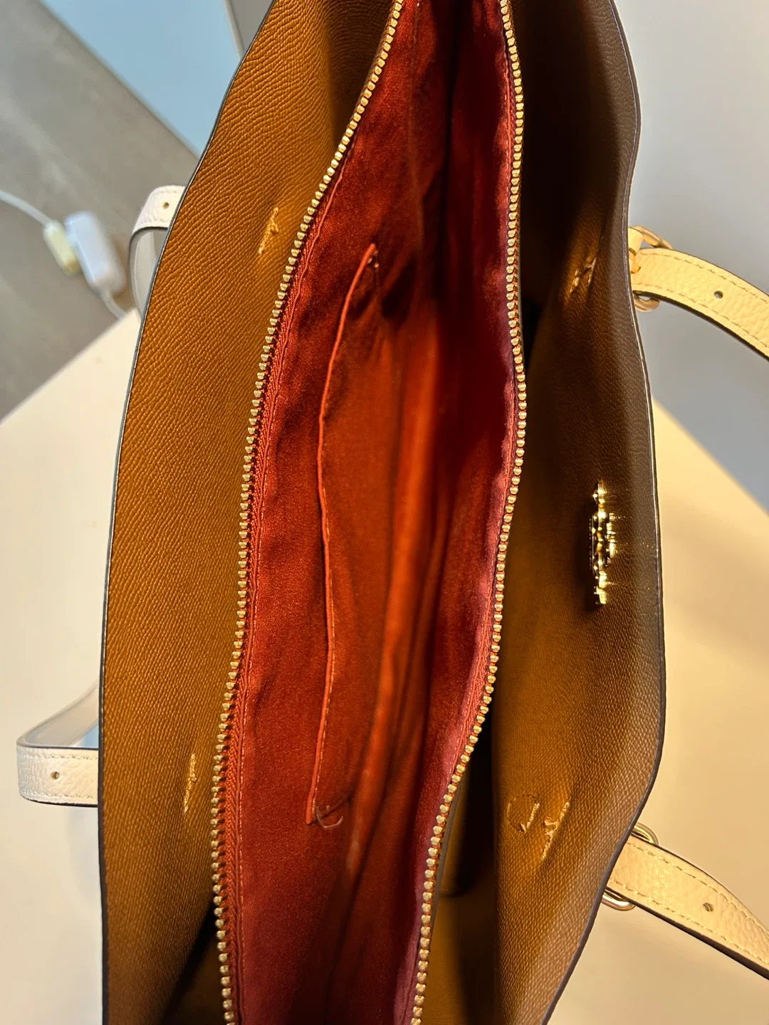 Coach White Leather Tote Bag image indicator(5)