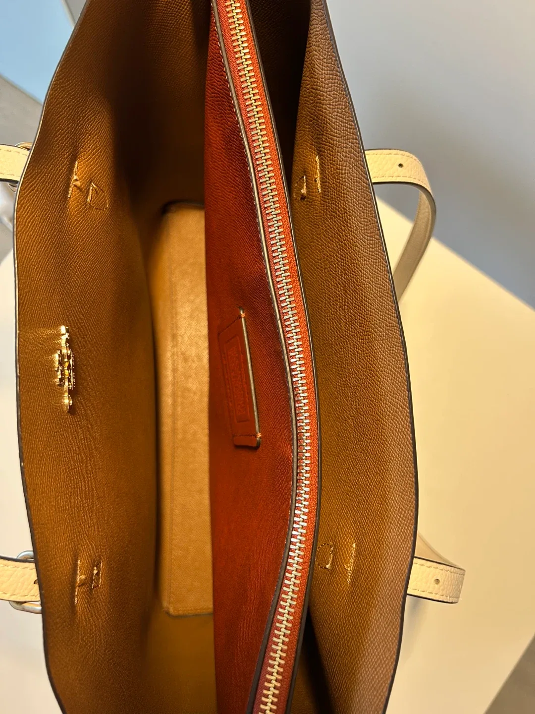 Coach White Leather Tote Bag image indicator(3)