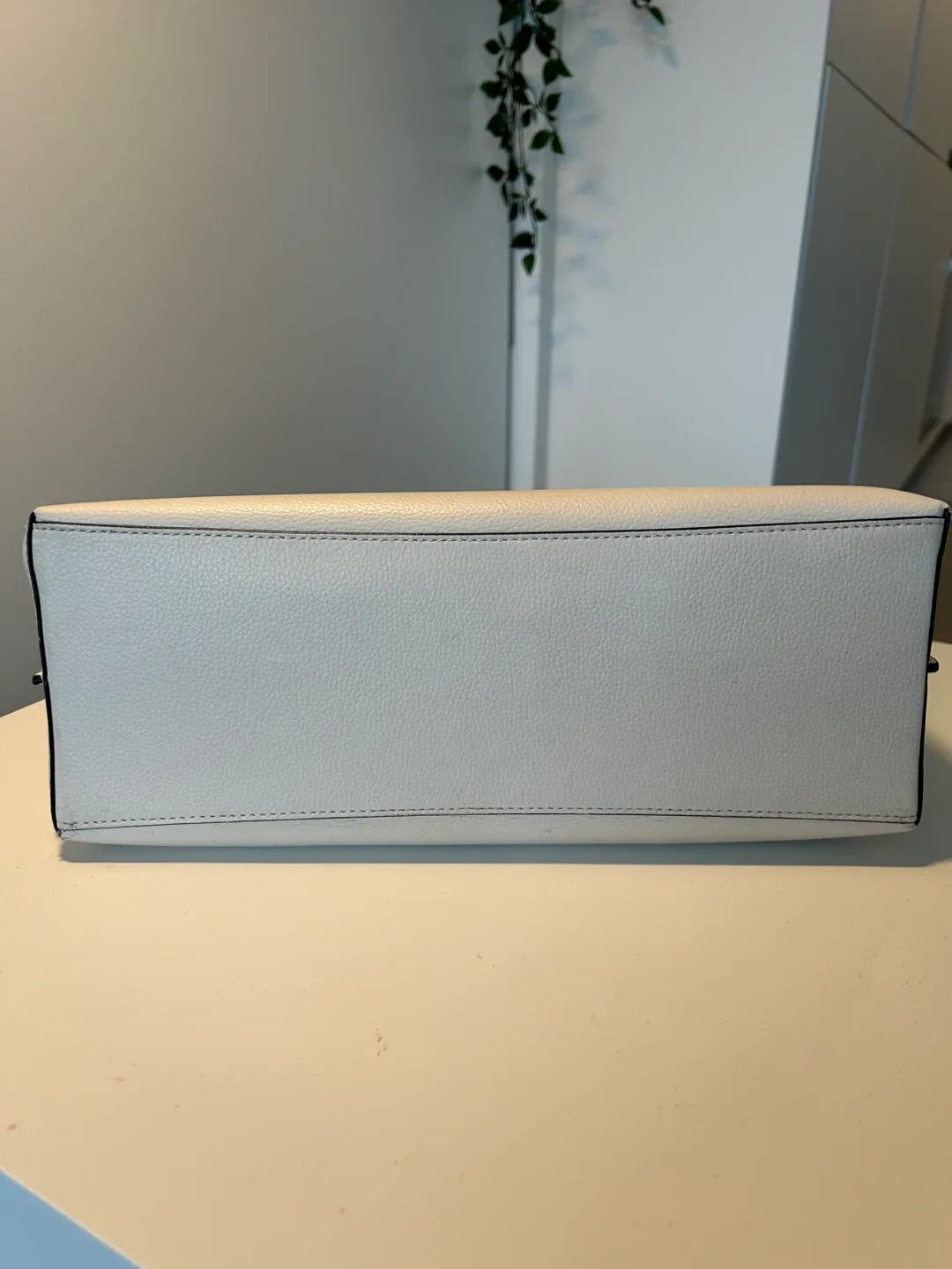 Coach White Leather Tote Bag image indicator(9)