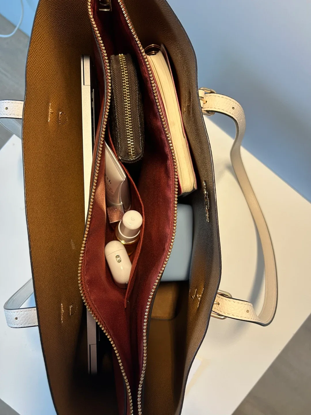 Coach White Leather Tote Bag image indicator(7)