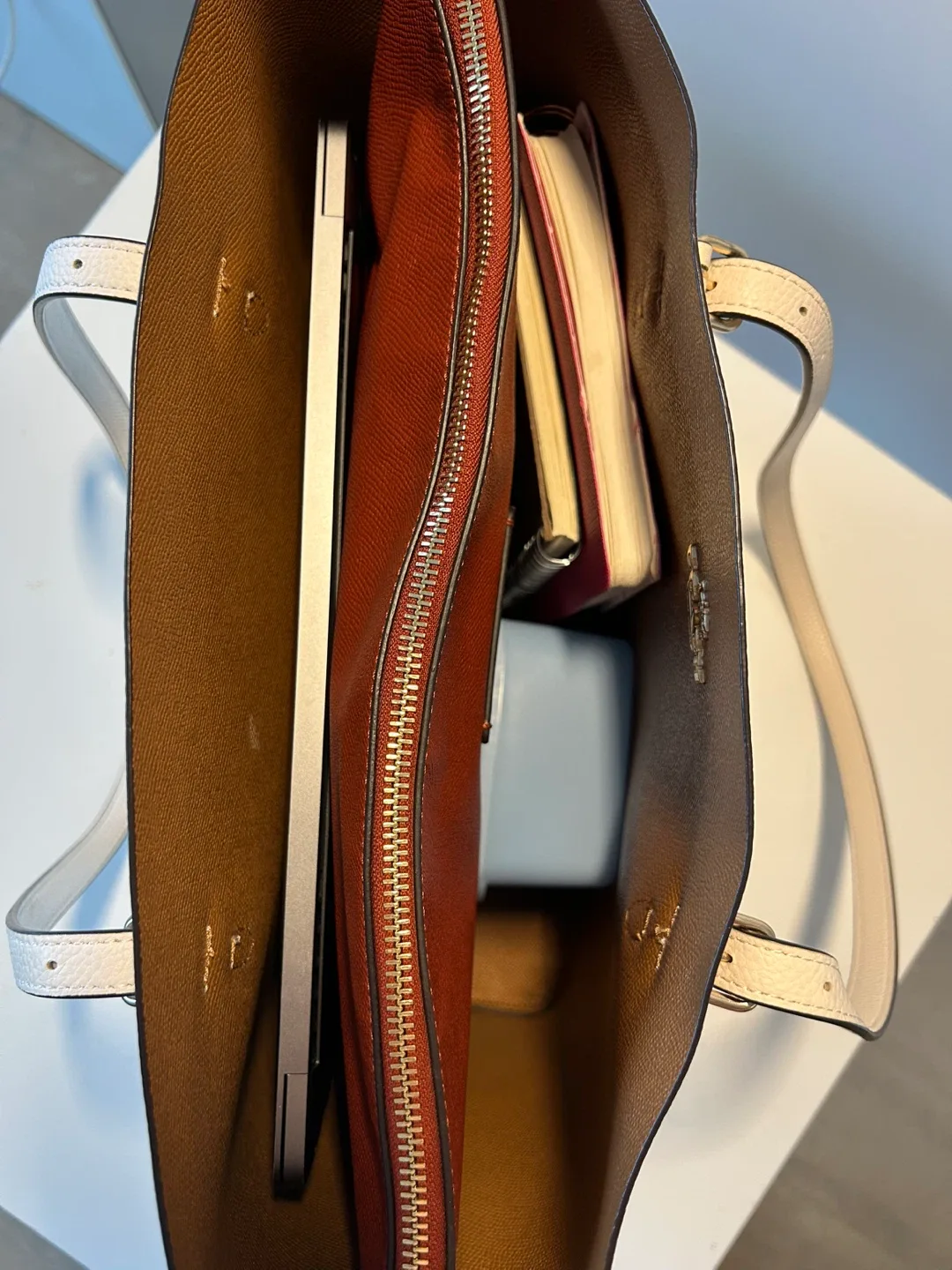 Coach White Leather Tote Bag image indicator(8)