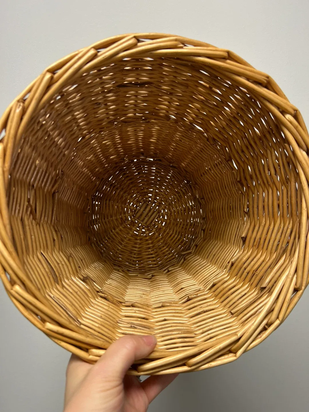 Wicker waste Basket like new image indicator(2)